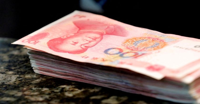 Falling yuan poses challenge for China's policymakers